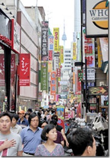 Rua comercial de Myondon, em Seul.