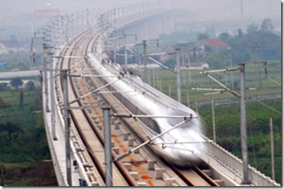Trem rápido chinês bate recorde de velocidade