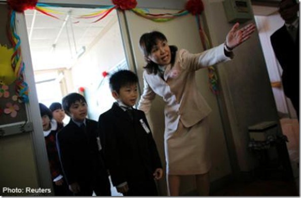 Old_tsunami_textbook_story_causes_teachers_worry-topImage