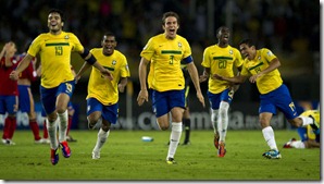 jogadores-da-selecao-brasileira-correm-para-comemorar-classificacao-as-semifinais-do-mundial-sub-20-1313374766746_1920x1080