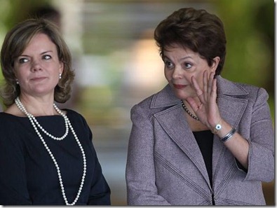 Na-foto-a-presidente-Dilma-Rousseff-acompanhada-por-Gleisi-HoffmannFoto-Andre-CoelhoO-Globo