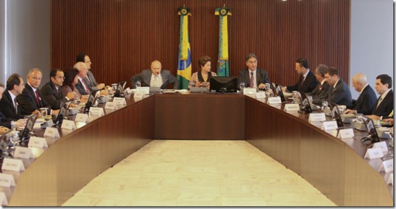 presidente-dilma-rousseff-participa-no-palacio-do-planalto-em-brasilia-de-reuniao-com-ministros-e-empresarios-1332429353780_956x500