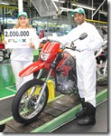 Moto-Honda-2-milhoes-de-motos-flex-produzidas_(1)
