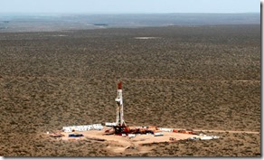 A-shale-oil-drilling-rig-010