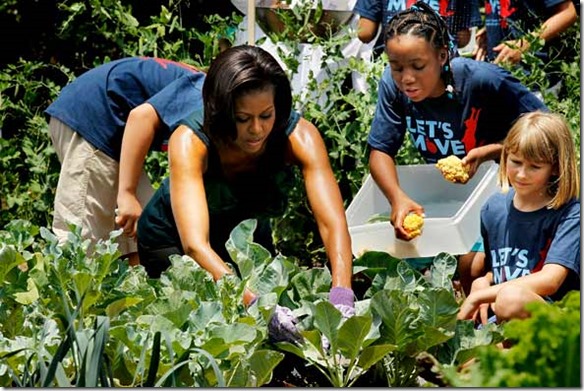 michelle-obama-gardening-with-kids